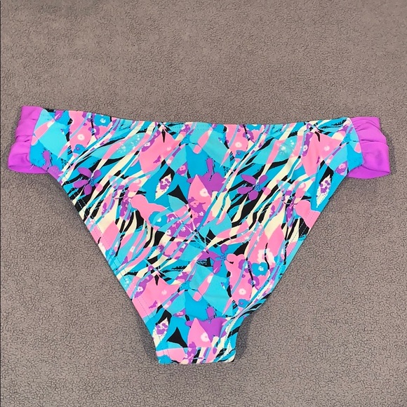 Patterned Bikini - Picture 5 of 5